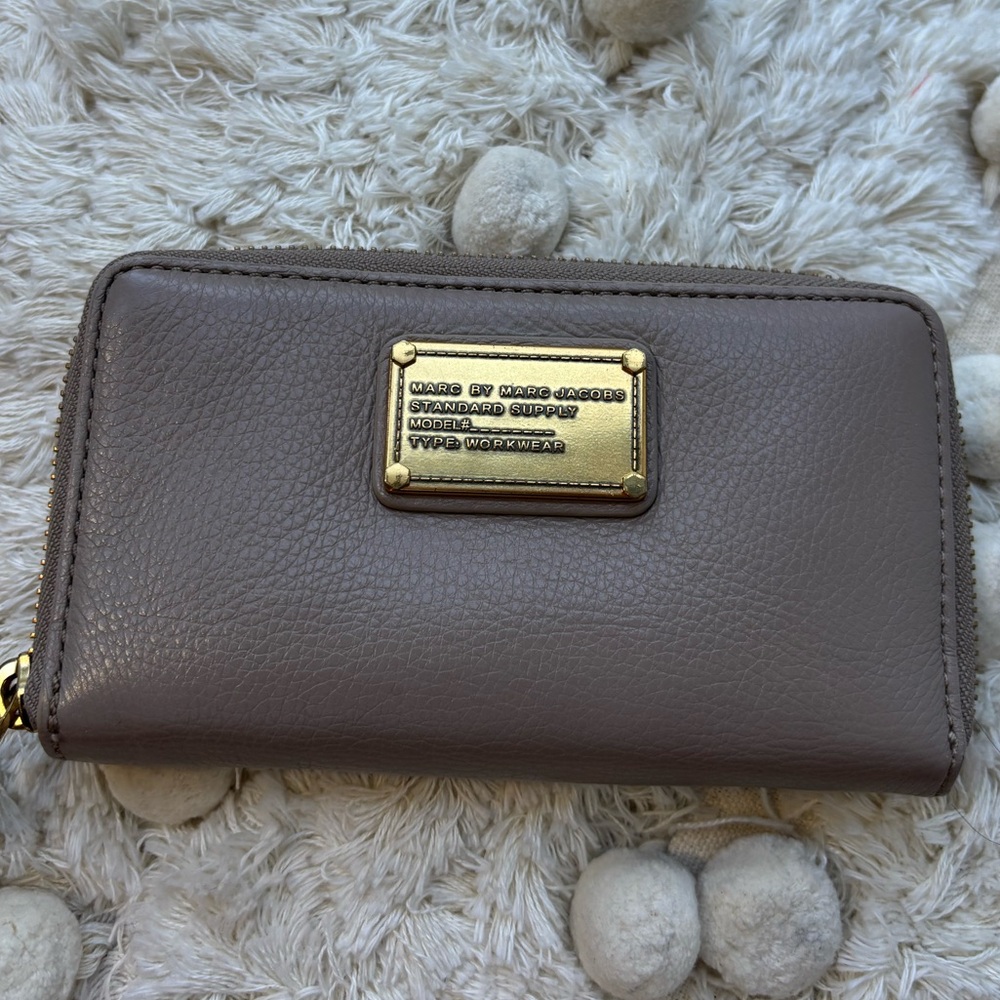 Marc by Marc Jacobs | Taupe Pebbled Leather Wristlet